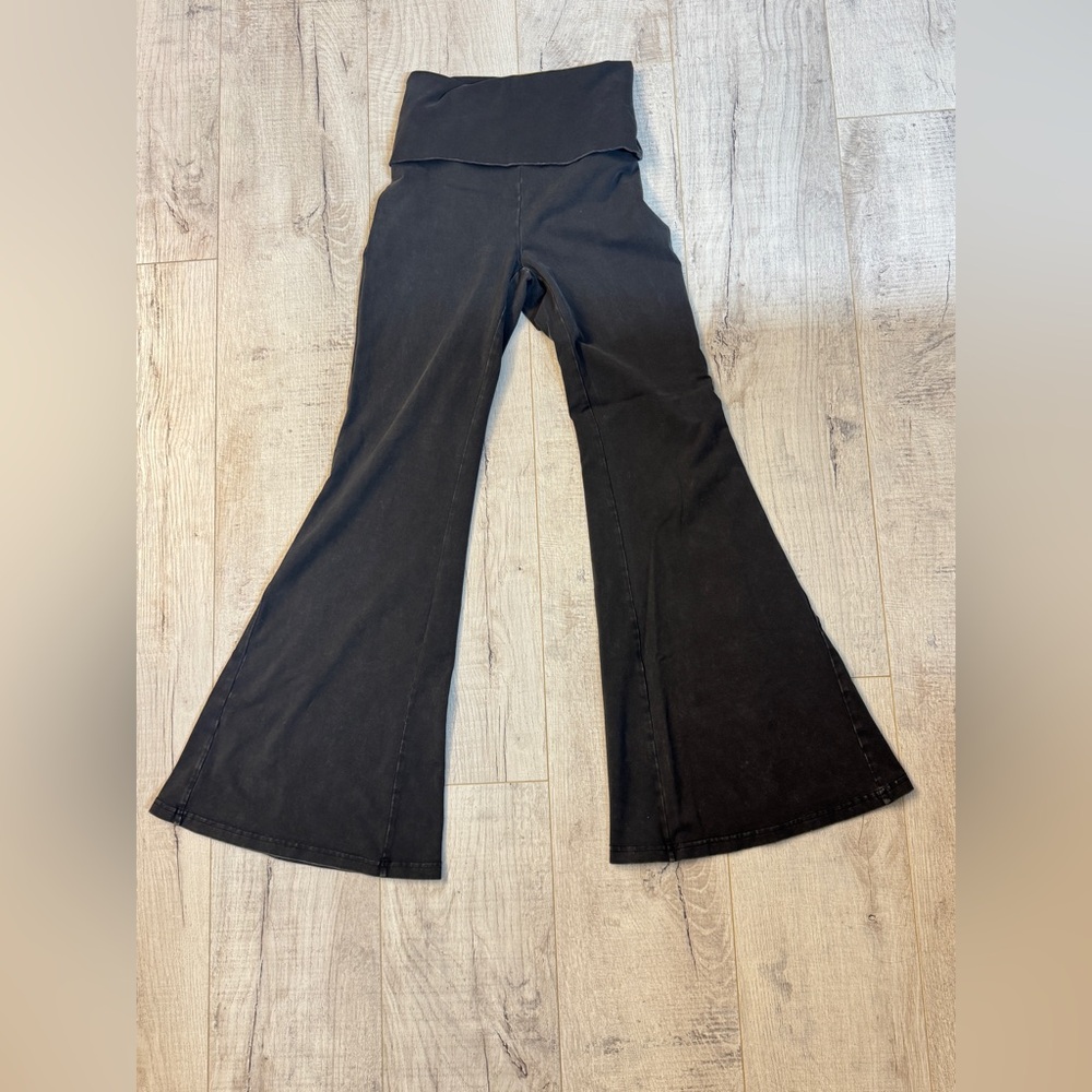 Offline by Aerie Super Flare Foldover Yoga Pants - Size S Short